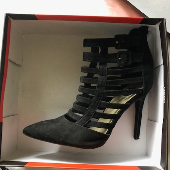 G by GUESS Dareful Faux Suede Black Heels 9M - Picture 2 of 5